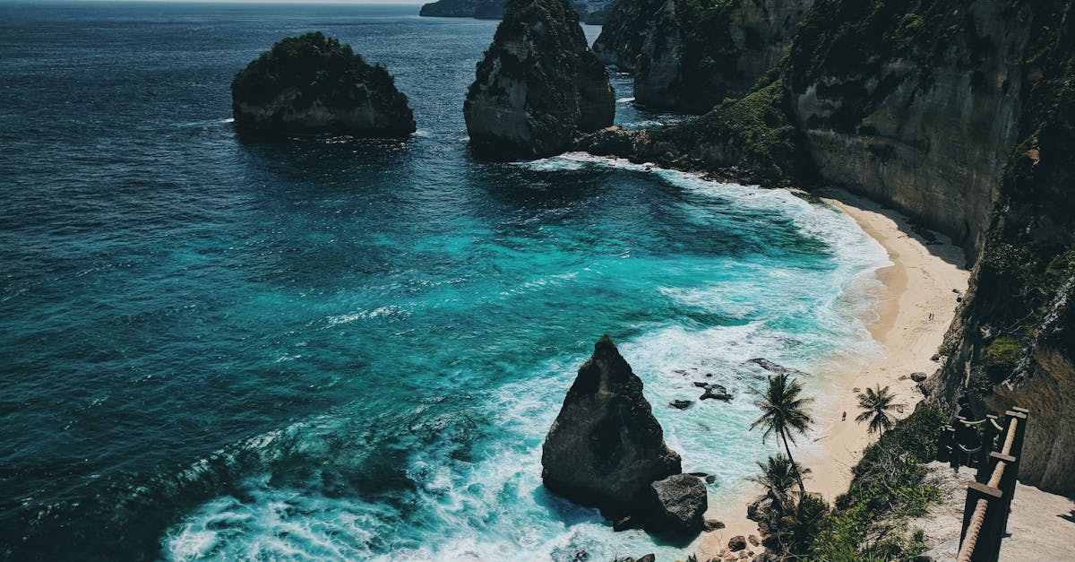 découvrez bali, une île paradisiaque en indonésie réputée pour ses plages de rêve, ses rizières verdoyantes, sa culture unique et ses temples majestueux. idéal pour des vacances inoubliables alliant détente, aventure et spiritualité.